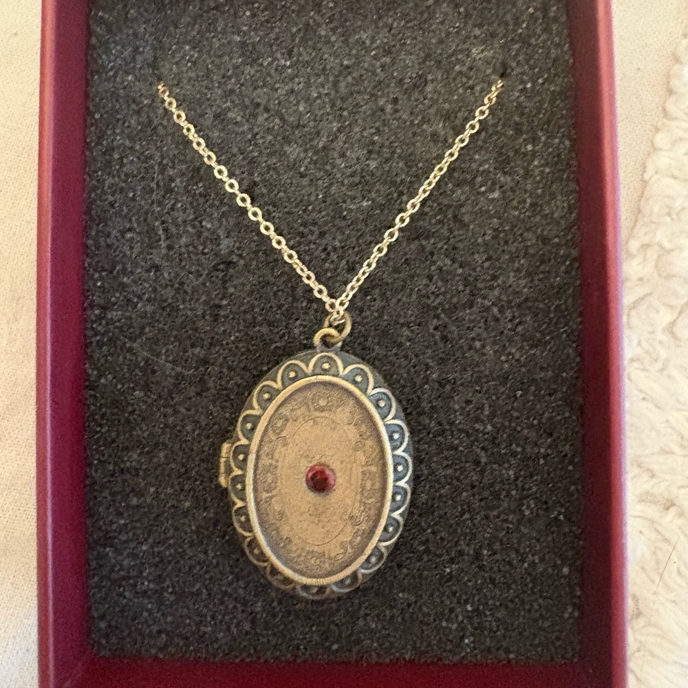 TAYLOR SWIFT We’ll Run Locket in Box Red Taylor’s Version